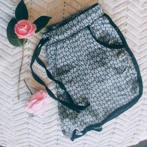 🌚Light-weight cotton blend shorts (with pockets!)